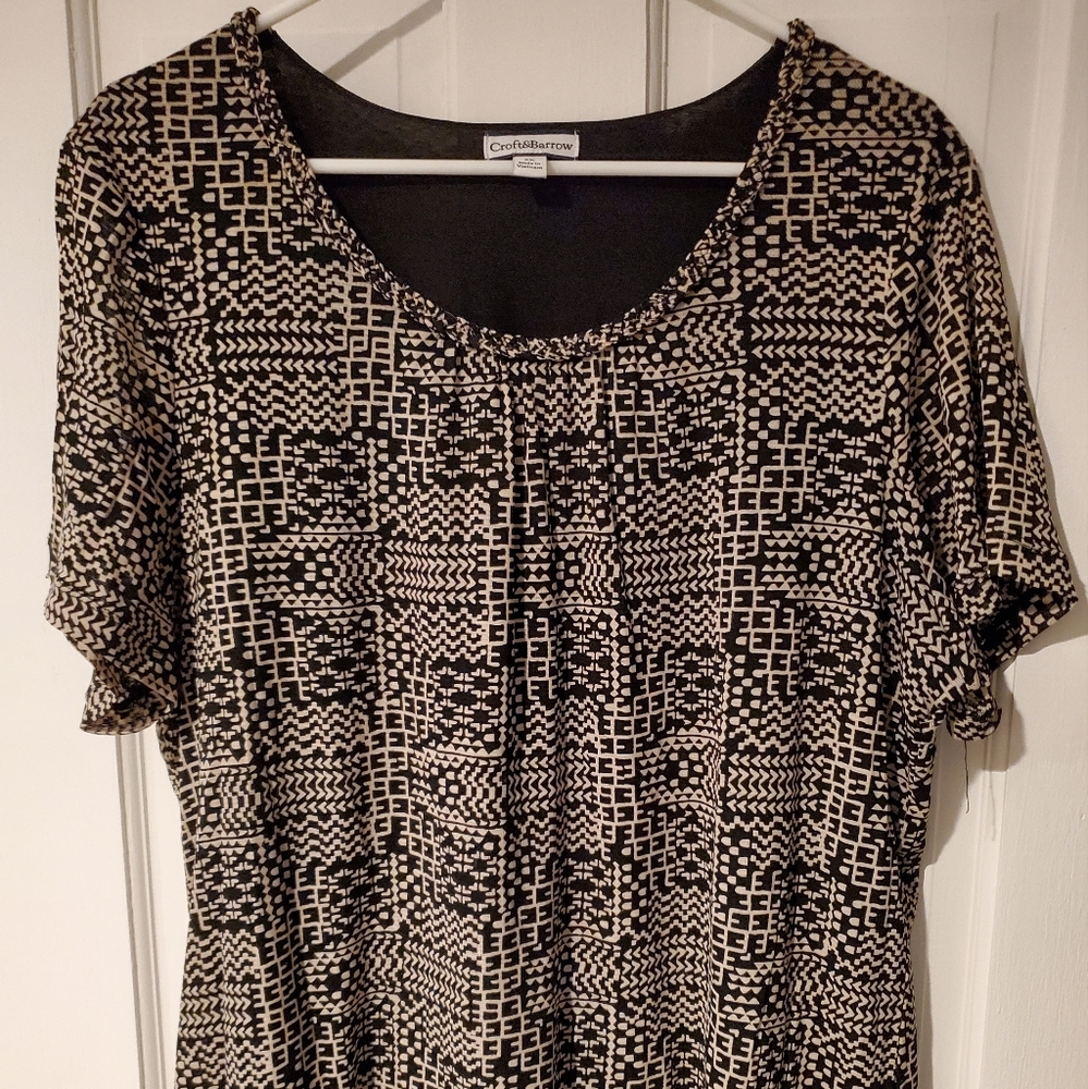 Croft & Barrow Geometric Black and Cream Blouse